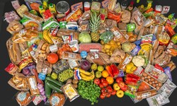 Auf dem Bild sind 75 Kilo Nahrungs- und Genussmittel zu sehen. Unglaublich, welche Massen wir im ...