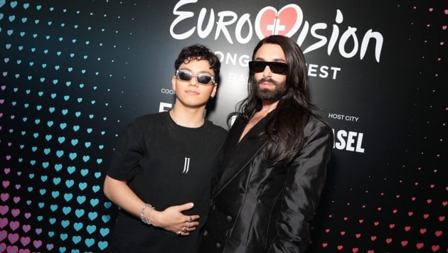 Eurovision Song Contest 2025: Österreichs JJ ist im Finale – macht er es wie Conchita (re.) und räumt den großen Sieg ab? (Bild: ORF/First Look/Roman Zach-Kiesling)