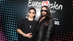 Eurovision Song Contest 2025: Österreichs JJ tat es Conchita (re.) tatsächlich gleich und holte den Sieg. (Bild: ORF/First Look/Roman Zach-Kiesling)