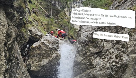 Die Elfjährige überlebte den Absturz nicht, jetzt treffen von überall Beileidsbekundungen ein. (Bild: Bergrettung Imst, Krone KREATIV)
