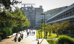 Die JKU Linz zählt rund 25.000 Studentinnen und Studenten.