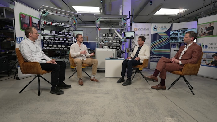In der Pilotfabrik der TU Wien diskutierten Wissenschafter über den Einsatz von Robotern – jetzt und in Zukunft.