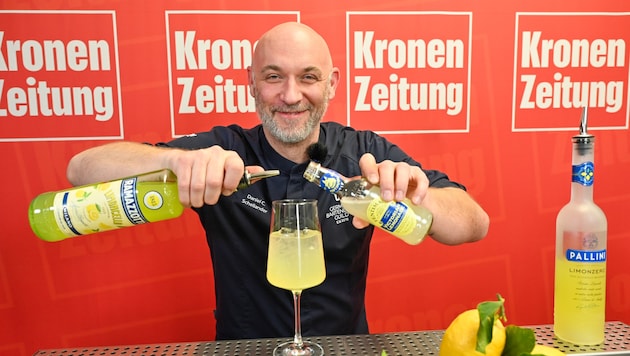 Der Amalfi-Spritz ist eine fruchtig-zitrische Alternative zu den bitteren Spritzer-Klassikern. Cocktail-Profi Schellander mixte im „Krone“-Studio.