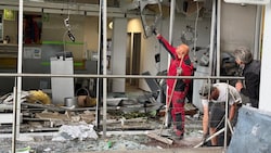 Die vier Täter erbeuteten zwar kein Geld, verursachten aber einen gewaltigen Sachschaden und zerstörten auch nur ihren teuren Fluchtwagen. (Bild: Constantin Handl)