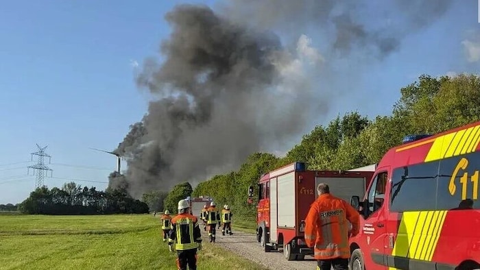 In Deutschland brannte in 65 Metern Höhe ein Windrad. Die Feuerwehr konnte nicht löschen.