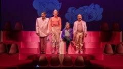 Martin Niederbrunner, Christoph Steiner, Christina Kiesler und Helmut Pucher in „Schwein gehabt!“ (Bild: Victoria Kager)