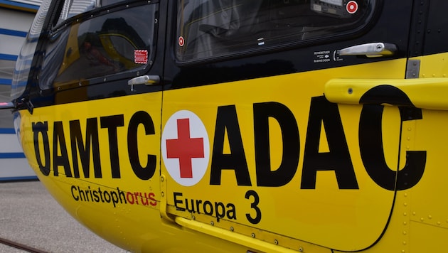Das Mädchen wurde mit dem Rettungshubschrauber ins Krankenhaus geflogen.