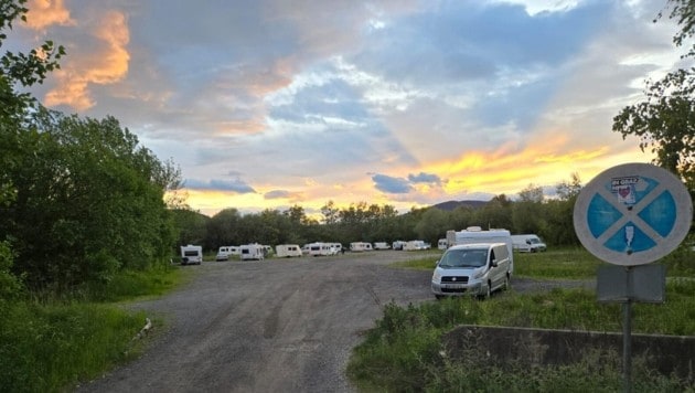 Die Wohnwagen wurden illegal auf einem Grazer Grundstück abgestellt. (Bild: (Korruptions-) Freier Gemeinderatsklub)
