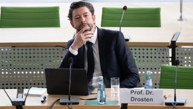 Drosten im sächsischen Landtag (Bild: Sebastian Kahnert/dpa)