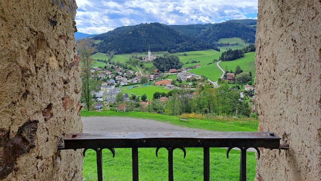 1050 Jahre Lieding: Die Kirche, hier der Blick darauf vom Schloss Straßburg aus, wurde von der Großmutter der heiligen Hemma gegründet. Der Sakralbau gilt als besonders sehenswert (Führungen ab 18.45 Uhr; Messe um 18 Uhr).