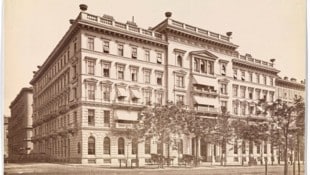 Seit 1870 schrieb das Grand Hotel Geschichte. Von wilden Festen mit „Schani“ Strauss (das Menü des Abends oben) bis zum Mayerling-Drama. (Bild: Foto: Wien Museum/Peter Kainz)