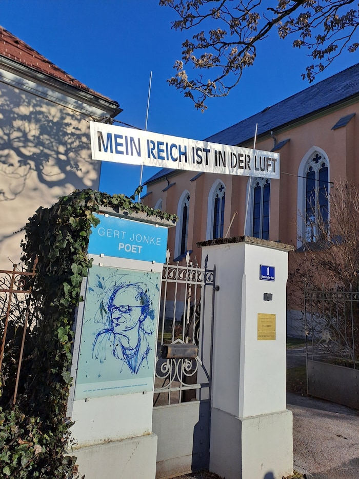 „Mein Reich ist in der Luft“ schrieb Gert Jonke, der als evangelischer Christ die Johanneskirche in Klagenfurt besuchte . Dort geht es in der Langen Nacht  um Theologisches und Amüsantes.