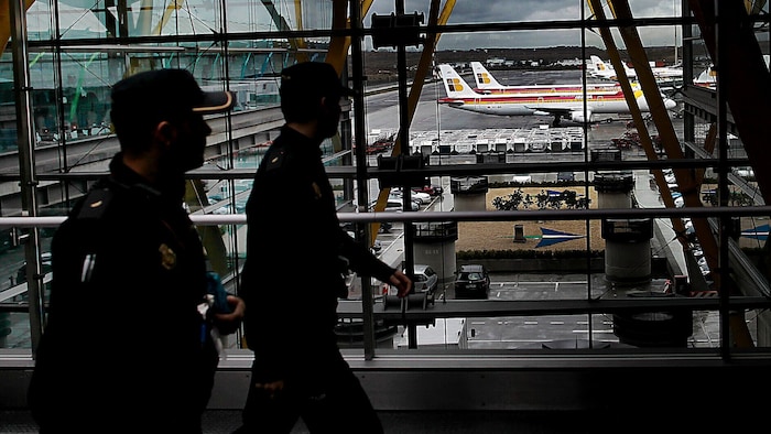 Sicherheitskräfte auf dem Flughafen Madrid-Barajas