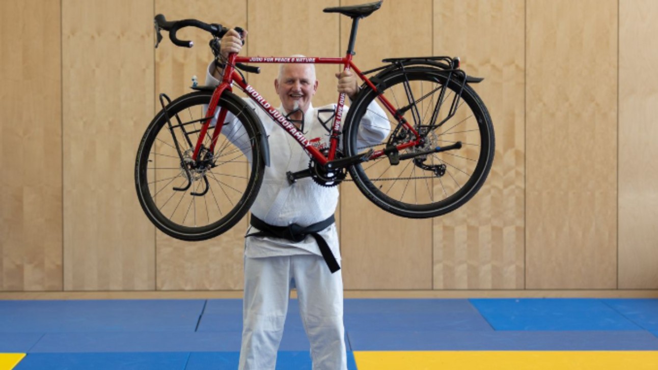 Judoka Franz Kofler besucht mit dem Rad 30 Länder.