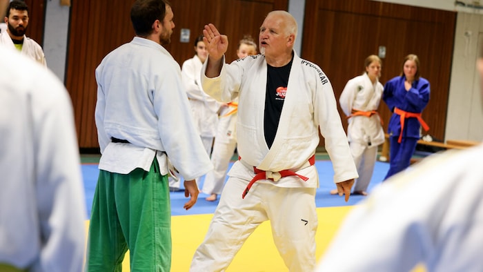 Bei jedem Stopp legte der Judoka mit dem örtlichen Judoverein ein Training ein.