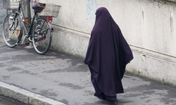 Auch in europäischen Hauptstädten veränderte sich das Straßenbild durch Burkaträgerinnen ...