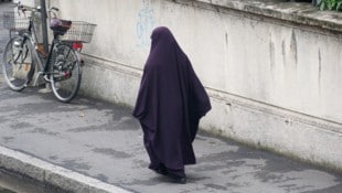 Auch in europäischen Hauptstädten veränderte sich das Straßenbild durch Burkaträgerinnen nachhaltig. (Bild: gmpana - stock.adobe.com)