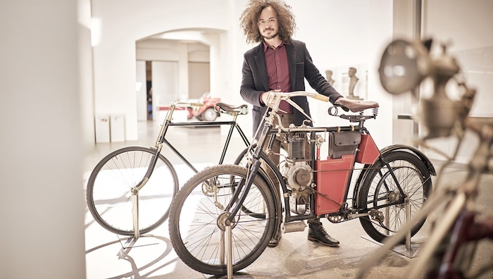 Um 1900 herum ist Laurin & Klement in den Motorradbau eingestiegen, an den Romain Bucaille mit der Slavia B erinnern will.