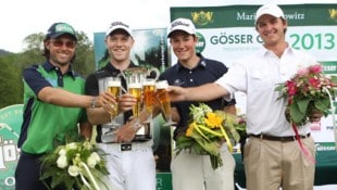 Sepp Straka (ganz rechts) gewann 2013 bei den Gösser Open in Maria Lankowitz die Amateurwertung. Den Sieg sicherte sich damals Brendan McCarroll (Zweiter von links) vor Martin Wiegele (ganz links) und Rhys Enoch. (Bild: GEPA)