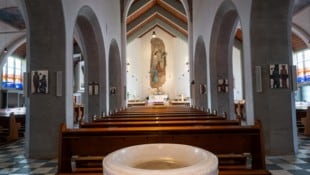 Das Innere der Kirche Mariä Verkündigung in Spittal präsentiert sich lichtdurchflutet.