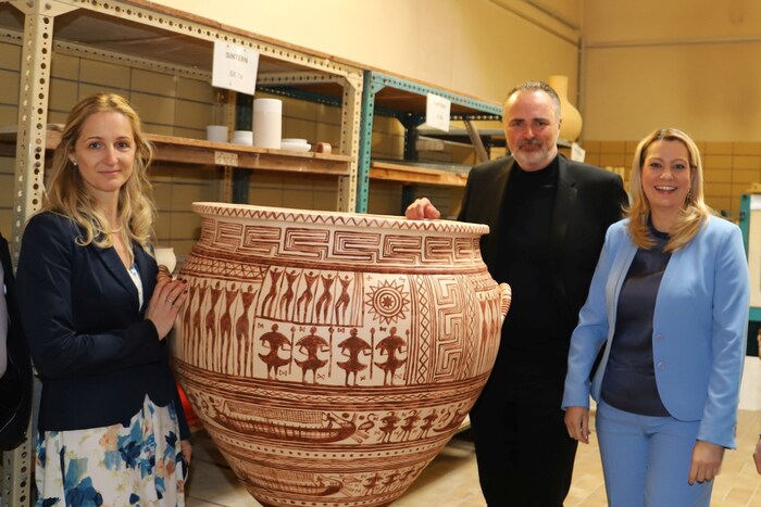 Landeshauptmann Hans Peter Doskozil mit Bildungslandesrätin Daniela Winkler (rechts).