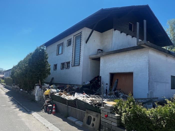 Müllberge türmen sich vor dem Haus des Schremser Originals. Trotzdem war er immer gepflegt.
