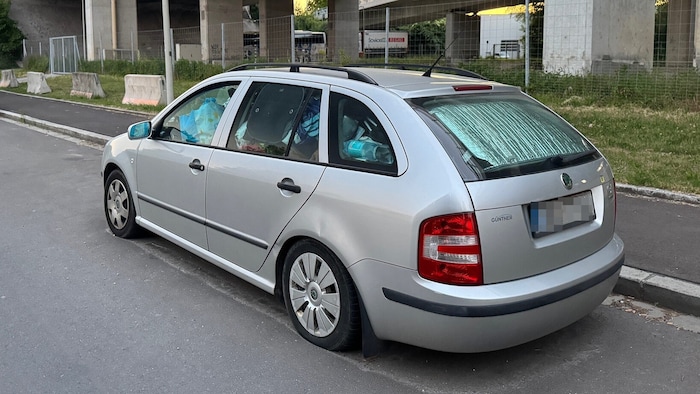 Das Auto ist beschädigt, schaut aber nicht nach „Schrottkiste“ aus.