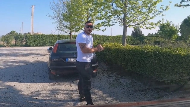 Vor drei Jahren tappte der Spiegeltrick-Betrüger namens Giacomo in Jesolo in die Kamerafalle ...