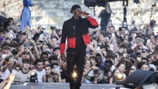Der französische Rapper Werenoi ist im Alter von 31 Jahren überraschend verstorben.
