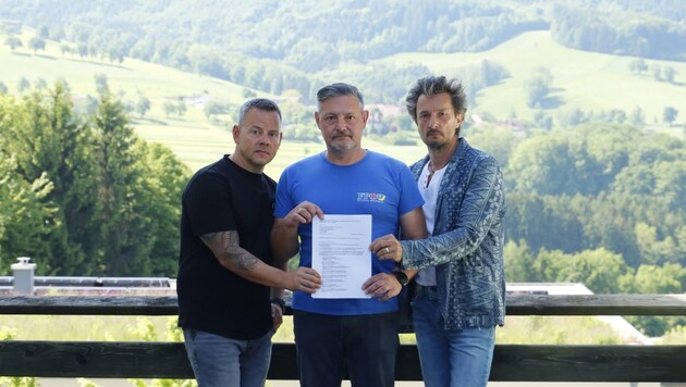 Die FPÖ-Mandtare Mario Huschka, Heinrich Oberklammer und Andreas Roitner (von links) reichten ...