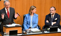 Markus Marterbauer (SPÖ), Barbara Eibinger-Miedl (ÖVP) und Sepp Schellhorn (NEOS) – das ...