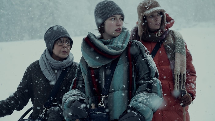 Der heftige Schneefall im Salzkammergut kam dem Team bei einigen Außenszenen sehr zugute. ...
