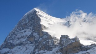 Am Samstagnachmittag sind zwei Skitourengeher bei einem Lawinenabgang am Schweizer Eiger ums ...