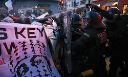 Die Polizei setzte bei der Demo Pfefferspray ein.