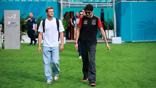 Mick Schumacher (li.) und Esteban Ocon