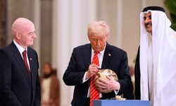 FIFA-Boss Gianni Infantino (l.) und US-Präsident Donald Trup (M.) auf Golfurlaub bei Katars Emir ...