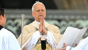 Papst Leo XIV. in der Messe zu seiner Amtseinführung (Bild: AFP/ALBERTO PIZZOLI)