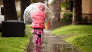 Der Regenschirm gehört im heurigen Sommer zur Grundausrüstung beim Rausgehen.