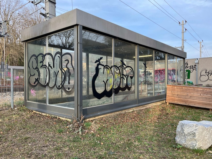 Auch am Bahnhof Unterpurkersdorf schlugen die Sprayer zu.