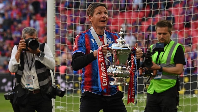 Glasner präsentierte den Fans die begehrte FA-Cup-Trophäe.