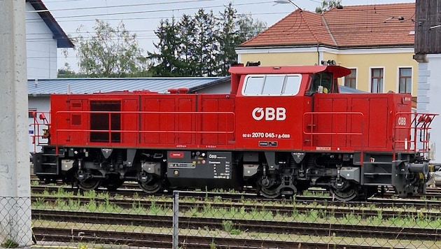 Kritik: Tagelang würden Diesel-Loks am Bahnhof Schwarzenau ohne Funktion durchlaufen