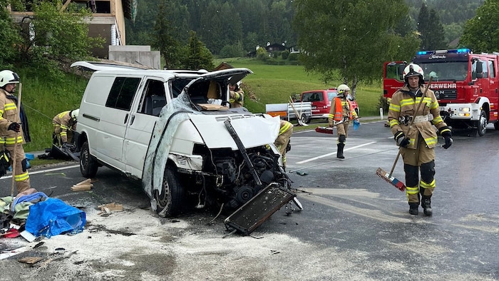 Den Einsatzkräften bot sich vor Ort ein Bild der Zerstörung.