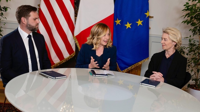 Vance, Meloni und von der Leyen trafen sich am Sonntag nach der Messe des neuen Papstes spontan zu einem Gespräch in Rom.