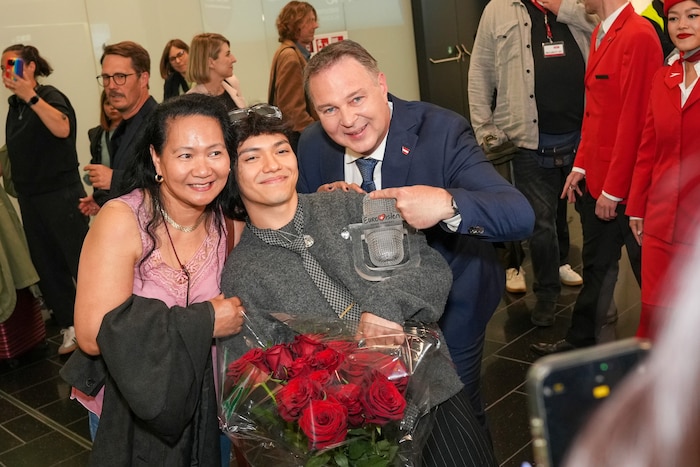 Mit Mama und Medienminister