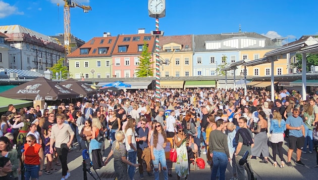 Nach dem Vorbild Klagenfurts (oben) startete Villach ebenfalls mit einer Marktverlängerung