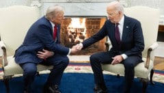 Trump in ungewohnter Rolle: Er fand nun versöhnliche Worte für seinen erbitterten Rivalen Biden. (Bild: AFP/SAUL LOEB)