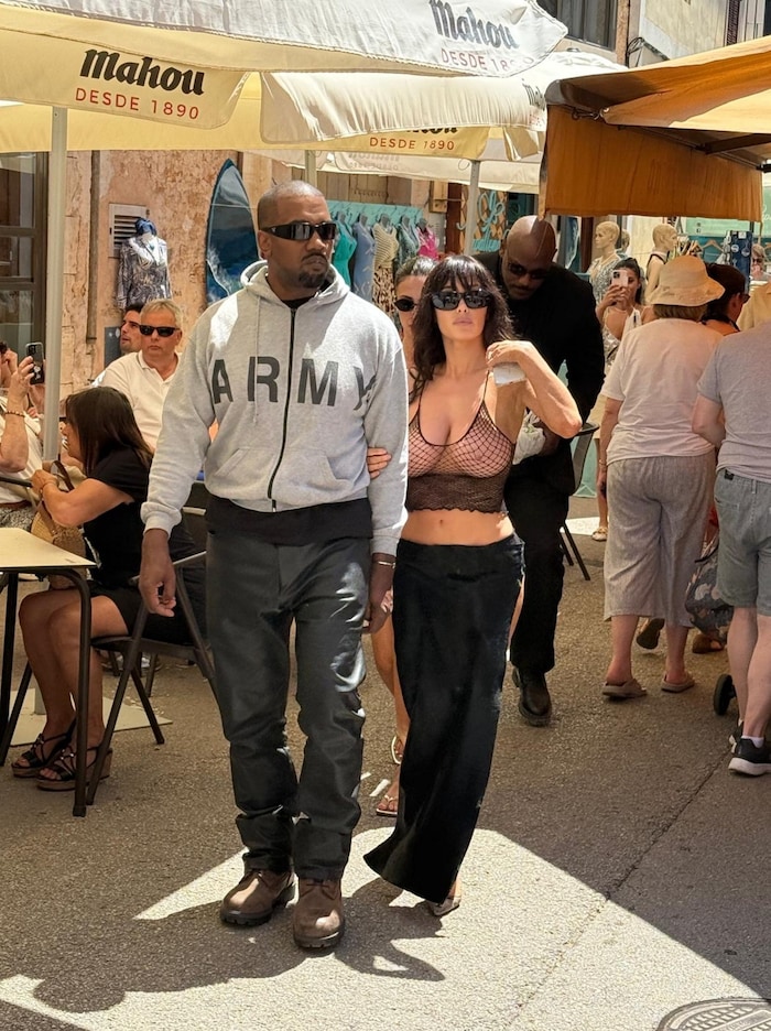 Während Bianca sich eher luftig bekleidet zeigte, war Kanye warm angezogen ...