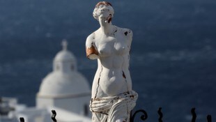 Seit Ende Jänner werden immer wieder kleinere Beben auf griechischen Inseln (im Bild Santorin) ...