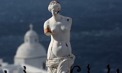 Seit Ende Jänner werden immer wieder kleinere Beben auf griechischen Inseln (im Bild Santorin) ...