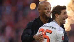Vincent Kompany (l.) und Thomas Müller (Bild: AFP/APA/Alexandra BEIER)
